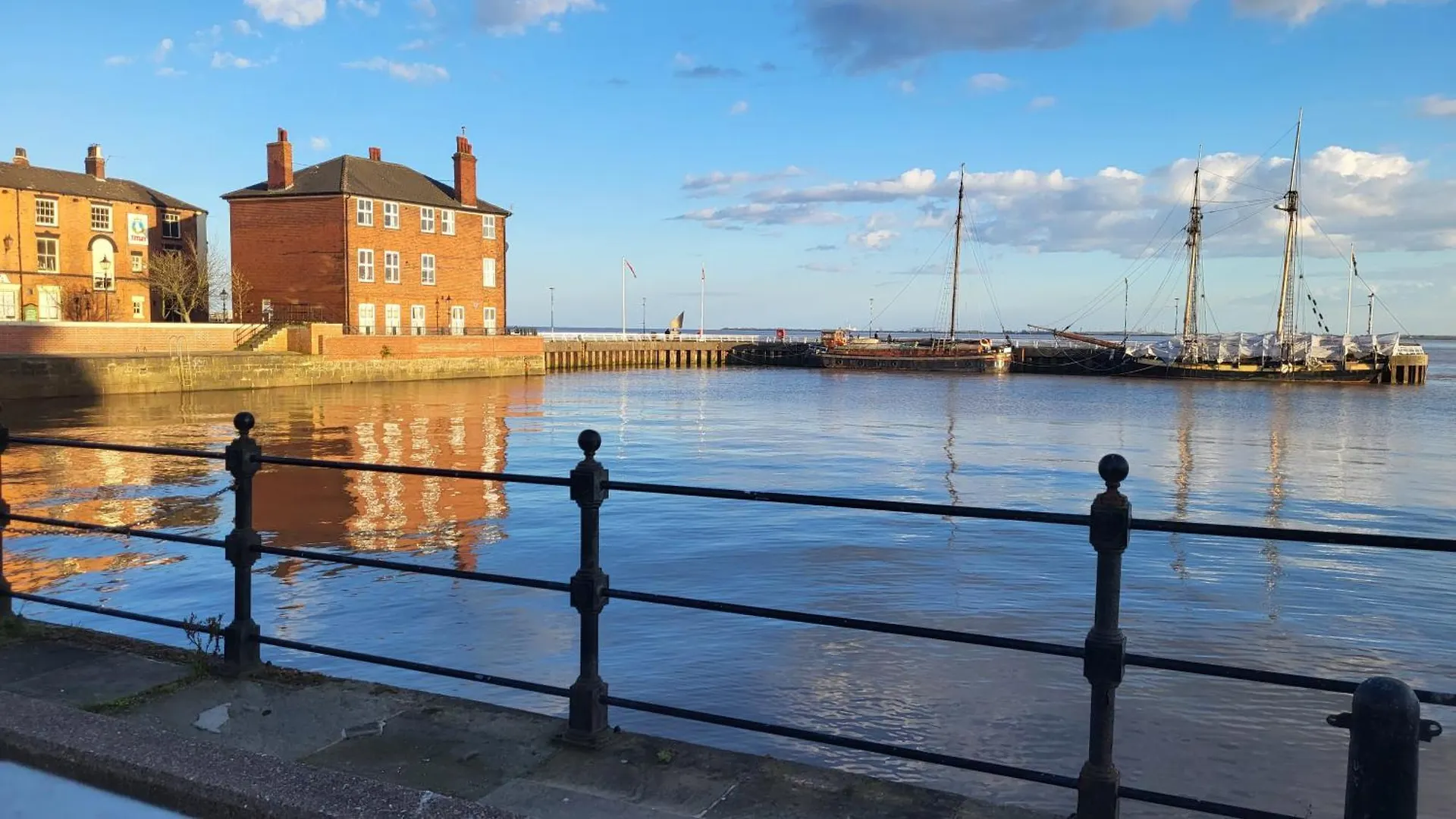 Apartment Peaceful Waterfront Apartment, Private Parking, Hull Marina Kingston upon Hull