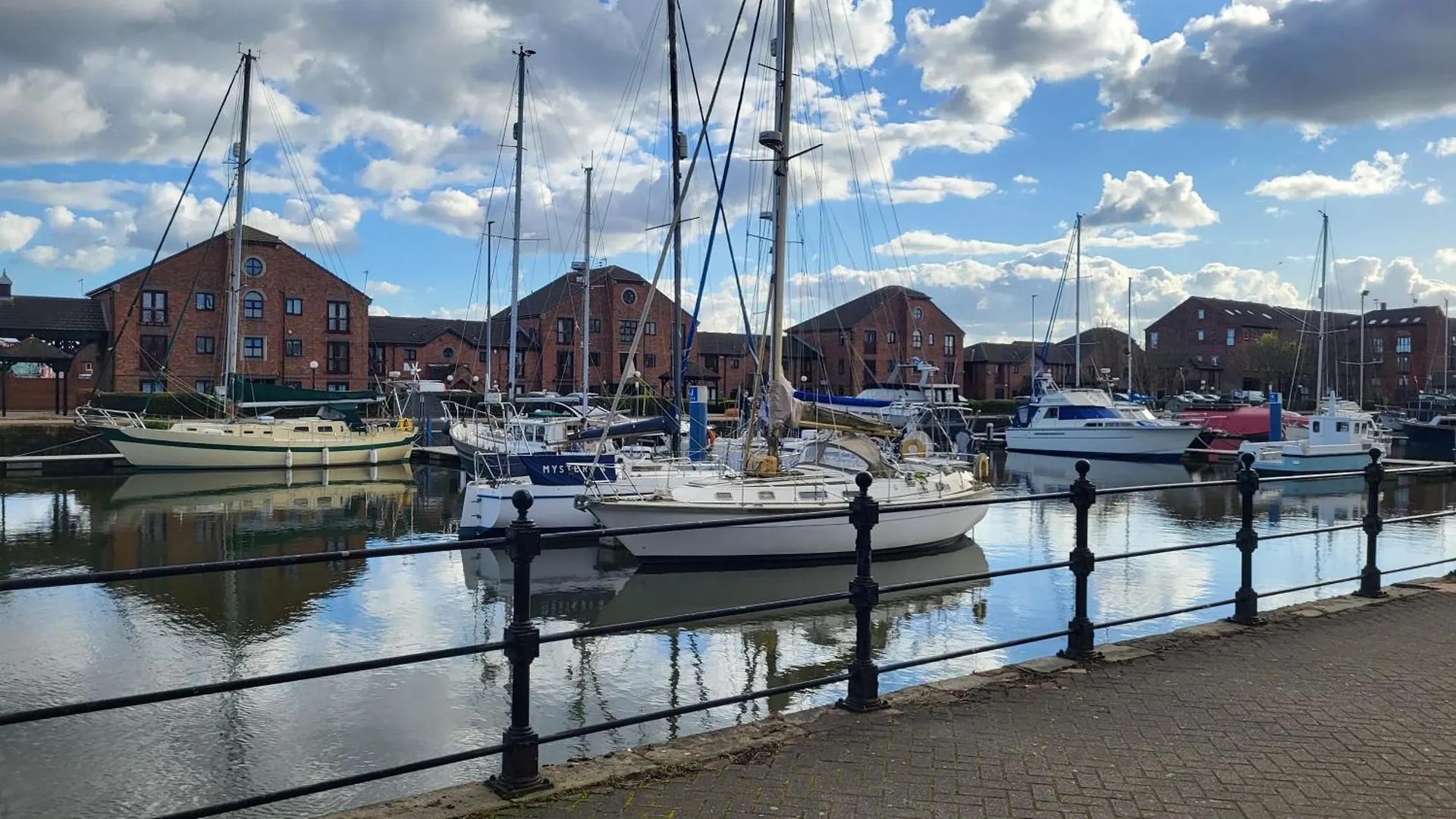 Peaceful Waterfront Apartment, Private Parking, Hull Marina Kingston upon Hull 0*,  United Kingdom
