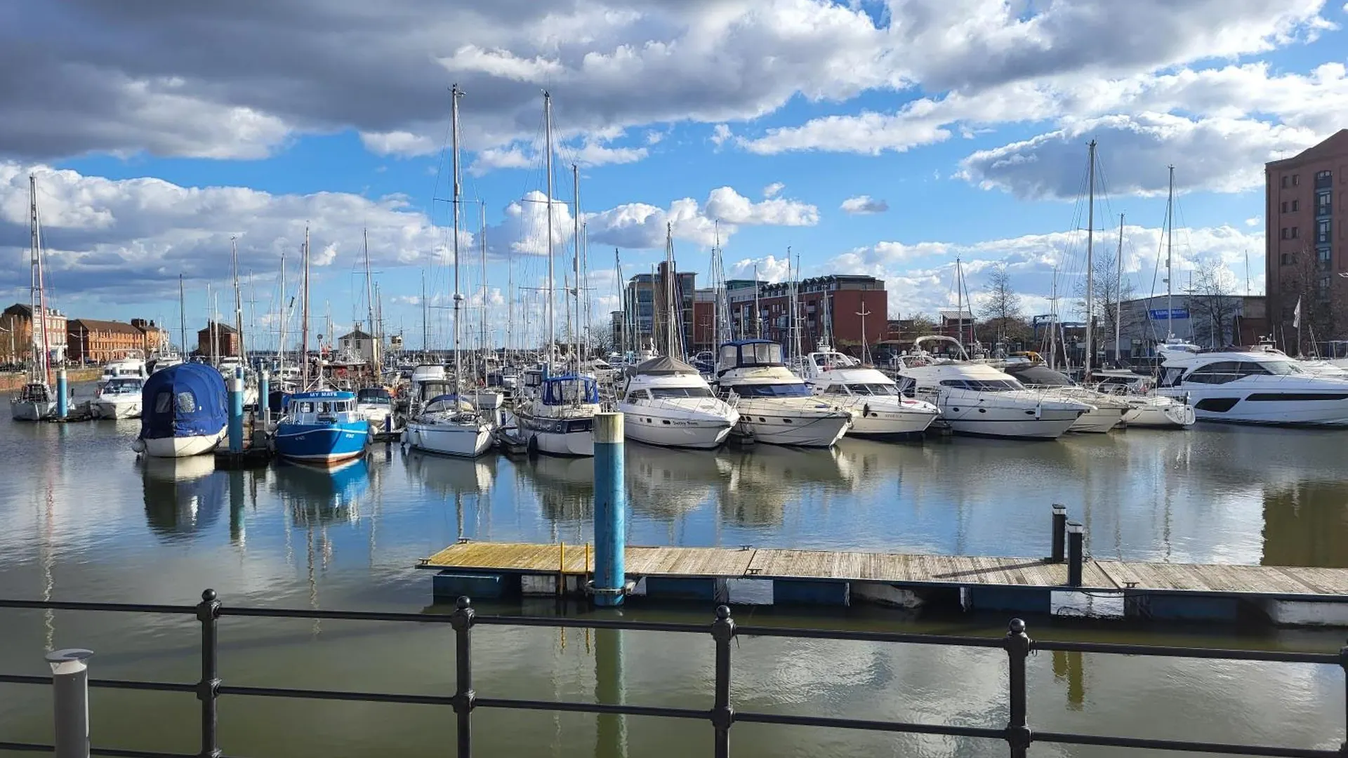Peaceful Waterfront Apartment, Private Parking, Hull Marina Kingston upon Hull 0*,  United Kingdom