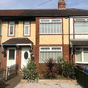  Holiday home Two Bedroom Terrace House With Parking