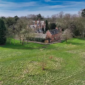  Holiday home Enholmes Coach House